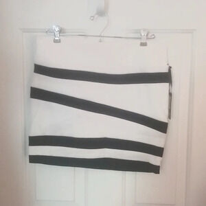 Sloosh Womens Skirt NWT